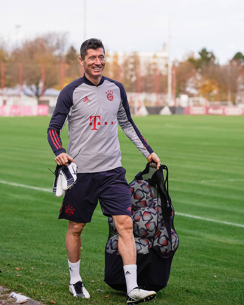 DV9：不满意平局，我们踢得比葡体更好；留队？我专注于现在