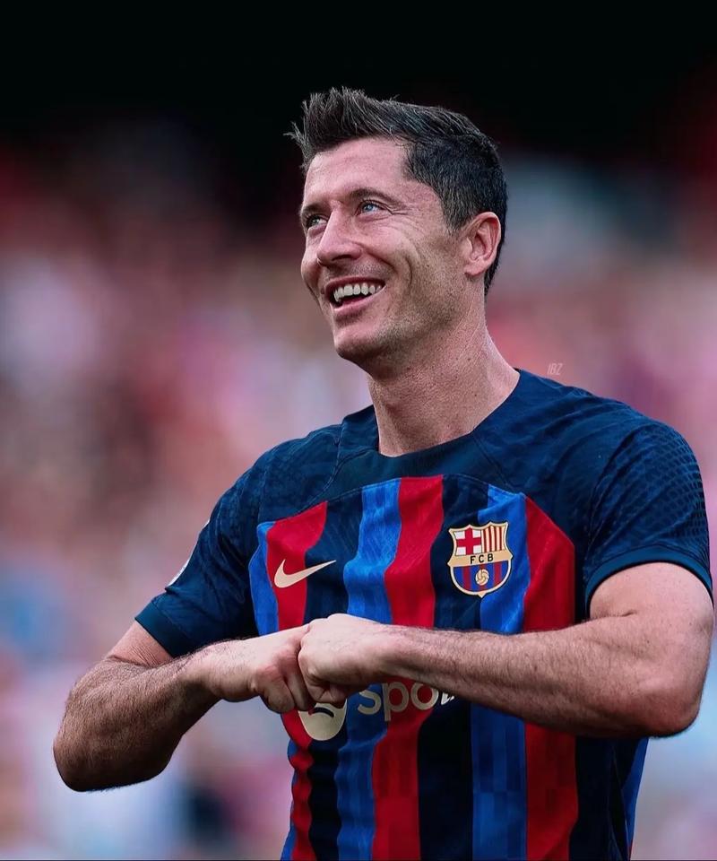 武汉盛帆女篮向仙桃中学捐赠2018万元，女篮队员闪亮登场